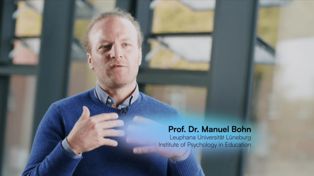 Screenshot vom zukunft.niedersachen Video. Manuel Bohn im Interview.